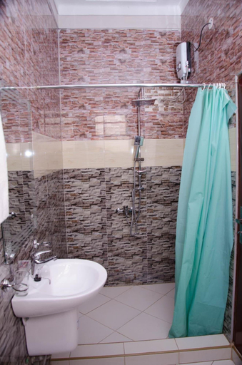 Bathroom 4, Agenda 2000 Hotels, Jinja