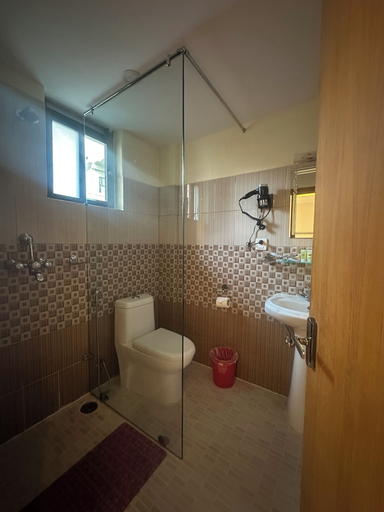Bathroom 4, Hotel Middle Path and Spa, Gandaki