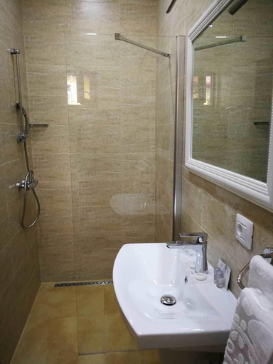 Bathroom 3, Poet Palace Bucharest, Municipiul Bucuresti