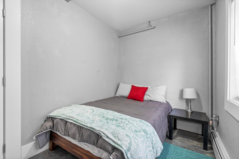 Bedroom 2, Navarre Apartments, Polk