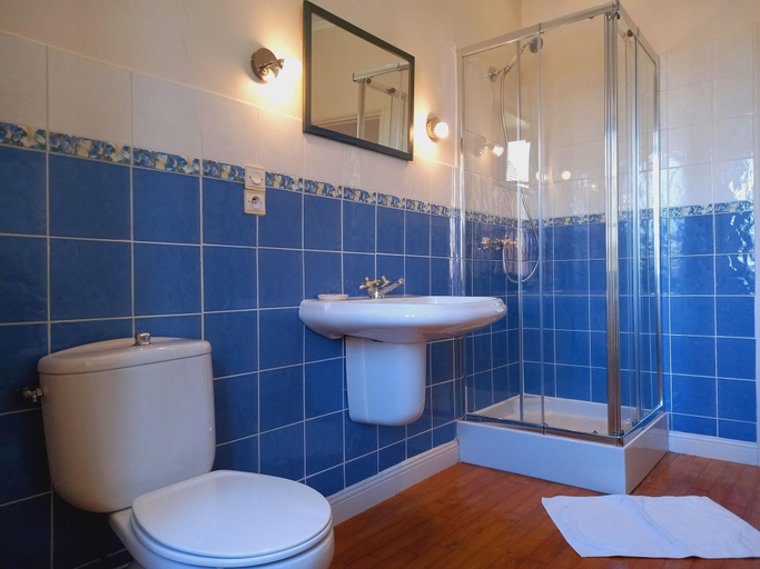 Bathroom 4, Au Pays De Jacquou, Dordogne