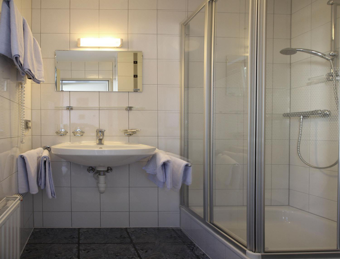 Bathroom, Hotel Auhof, Bludenz