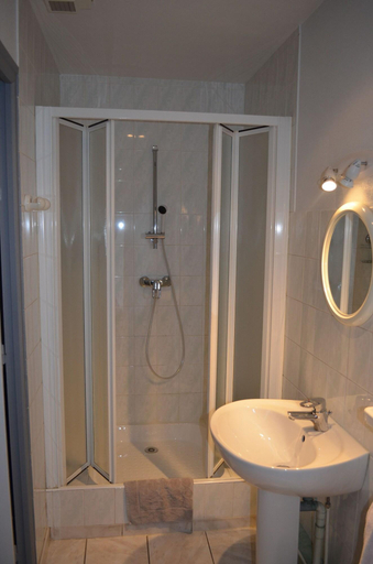 Bathroom 4, Hotel Le Royal, Haute-Marne
