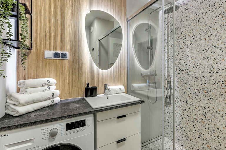 Bathroom 3, Lion Apartments - Angielska Grobla II, Gdańsk City