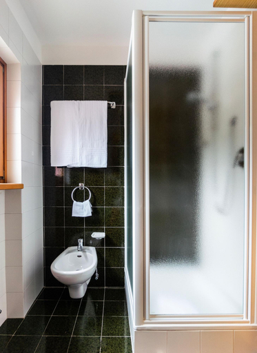 Bathroom 4, Apartments Lores, Bolzano