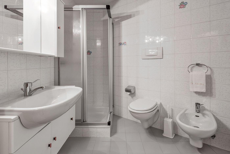 Bathroom 4, Residence Dolomieu, Bolzano