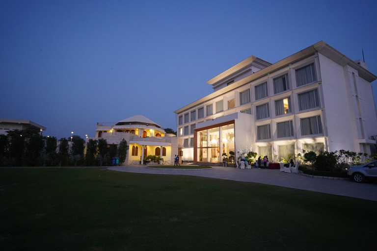 Exterior & Views