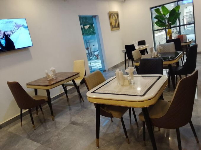 Food & Drinks 5, Grand Hyatt Hotels, Owerri Municipal