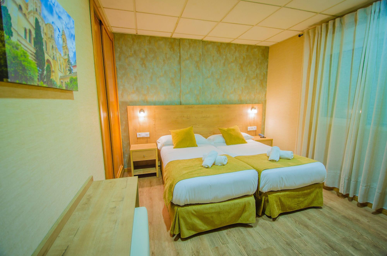 Bedroom 3, Hotel Solymar, Málaga