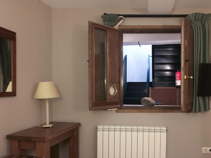 Bedroom 2, Hotel Fonda Merce, Girona