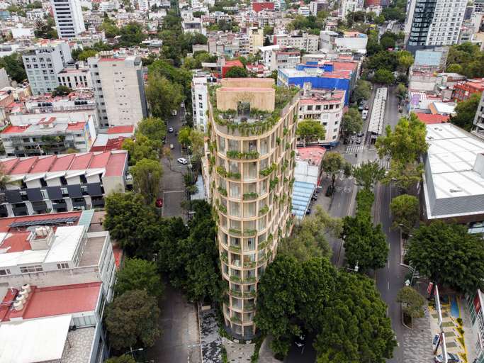 Exterior & Views
