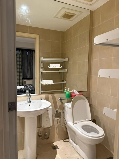 Bathroom, One Bedroom with Balcony City view, Makati City