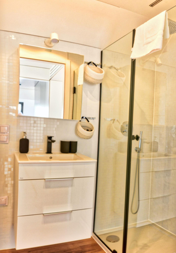 Bathroom 4, Hotel Joseph Conrad, Pisz