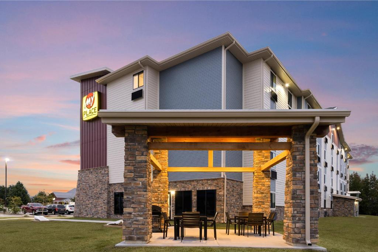 Exterior & Views
