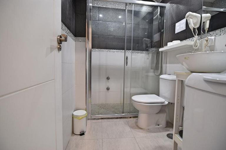 Bathroom 4, Apartamentos Marqués De La Merced, Málaga