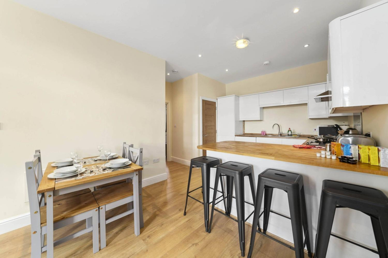Others 4, 2 Bedroom Apartments in Central Maidenhead, Windsor and Maidenhead