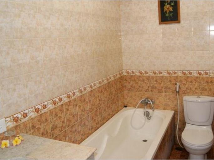 Bathroom 2, Puri Bunga Inn, Badung