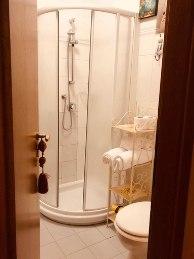 Bathroom 5, The Queen Tower, Brescia