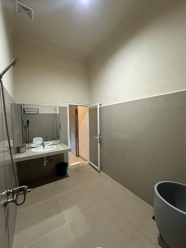 Bathroom 17