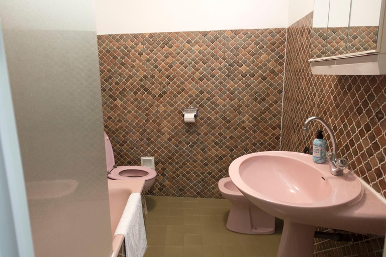 Bathroom, Hotel Solomiac, Aveyron