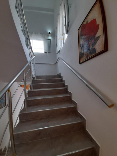 Others 5, Hotel Apostoli, Përmetit