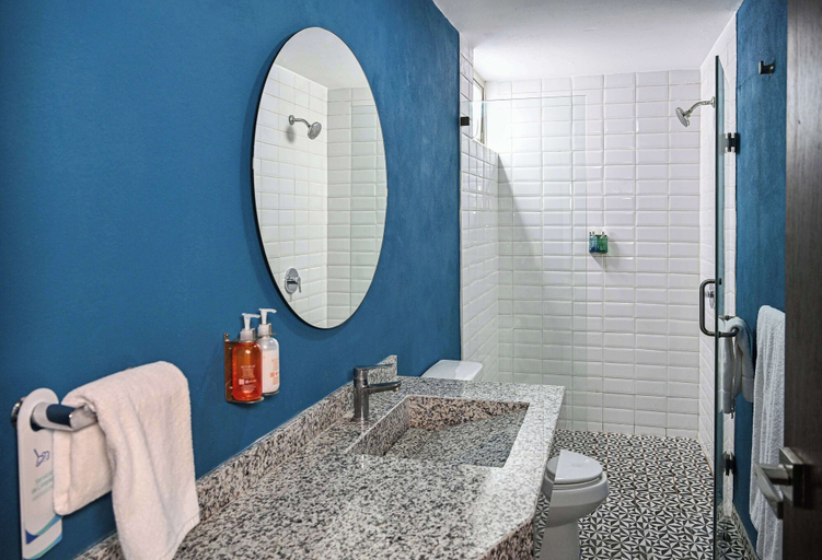 Bathroom 4, Vista Express Guadalajara Expo SureStay Collection by BW, Zapopan