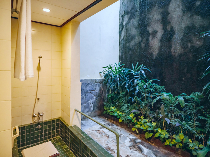 Bathroom 11