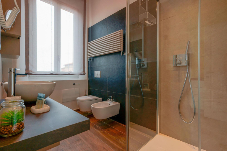 Bathroom 5, Attico di Via d'Azeglio, Bologna