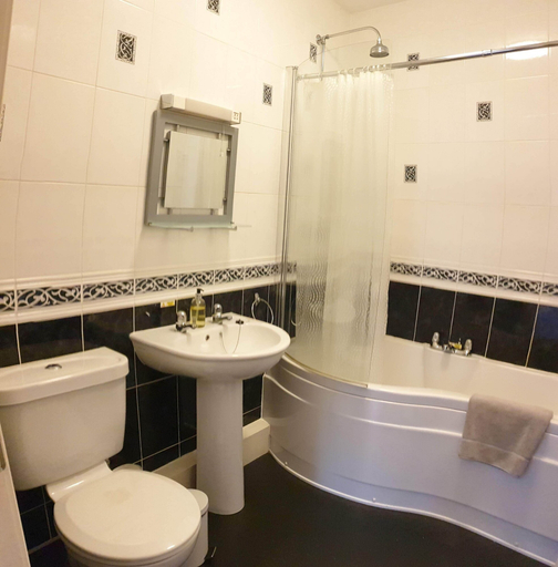 Bathroom 3, Station House, Devon