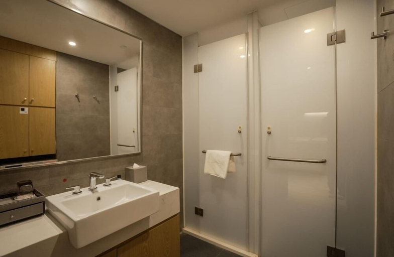 Bathroom 3, YunDing Grand Hotel South Apartment, Zhangjiakou
