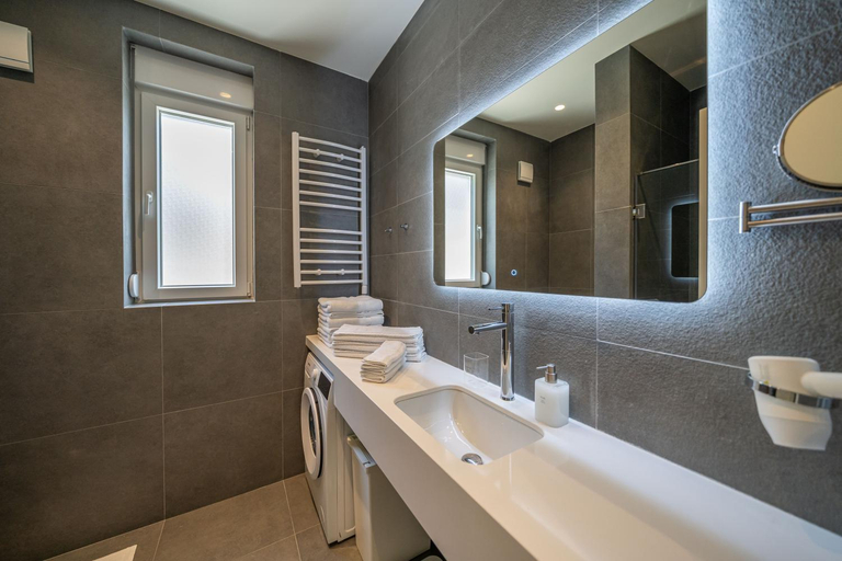 Bathroom, Villa Tor