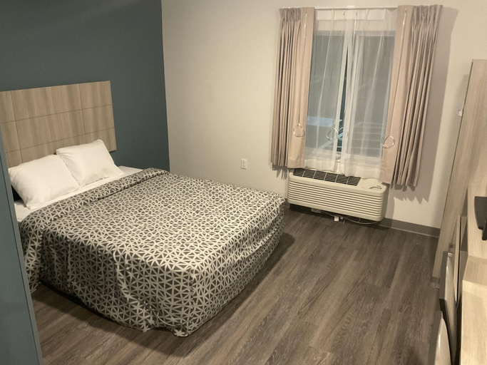 Bedroom 3, Woodspring Suites Dearborn Detroit, Wayne