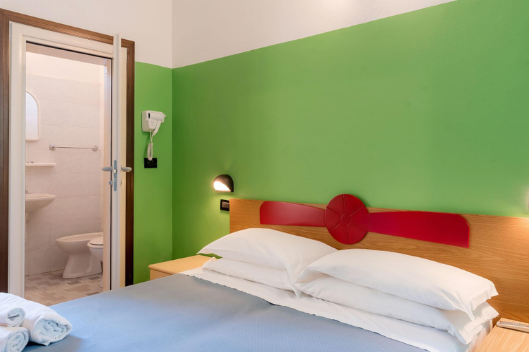 Bedroom 4, Hotel Berna, Rimini