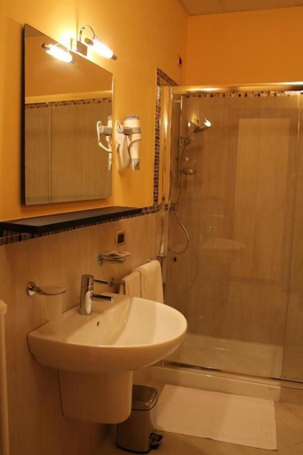Bathroom 4, Hotel Padus Meubla, Parma
