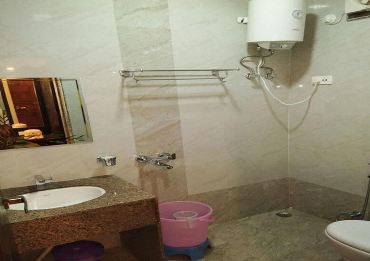 Bathroom 4, Hotel Bani Hashim, Ajmer