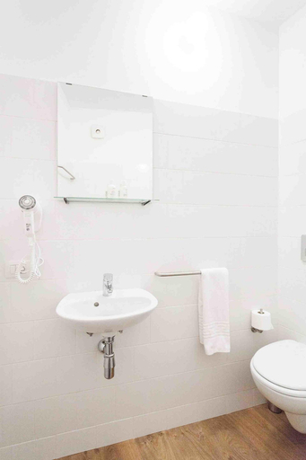 Bathroom 3, Hostal Argo, Barcelona