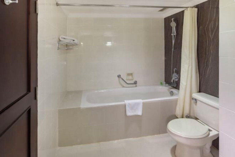 Bathroom 14