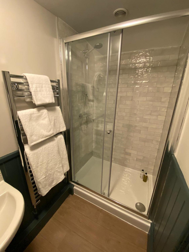 Bathroom 2, The Scotts Arms Village Inn, North Yorkshire