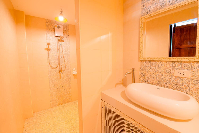 Bathroom, Eigen Jela Resort, Pran Buri
