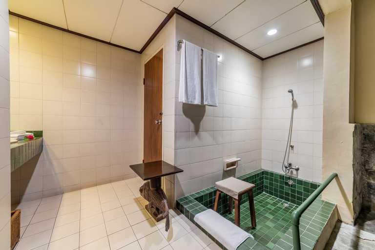 Bathroom 15