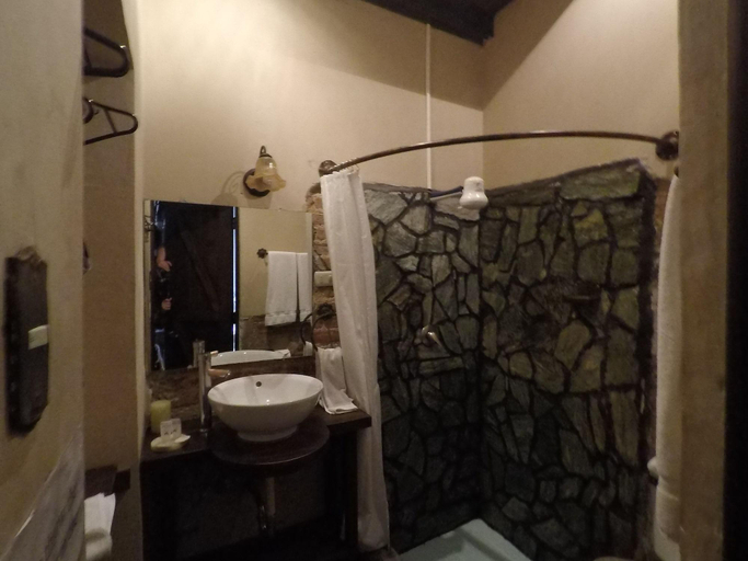 Bathroom 3, Hotel Monasterio, Antigua Guatemala