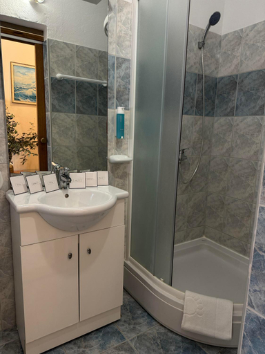 Bathroom 2, Pag Vero Apartments, Pag