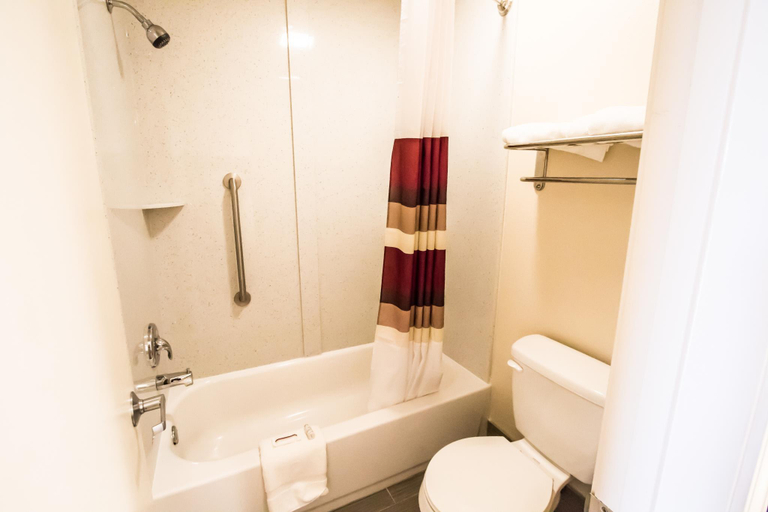 Bathroom, Quality Inn, White