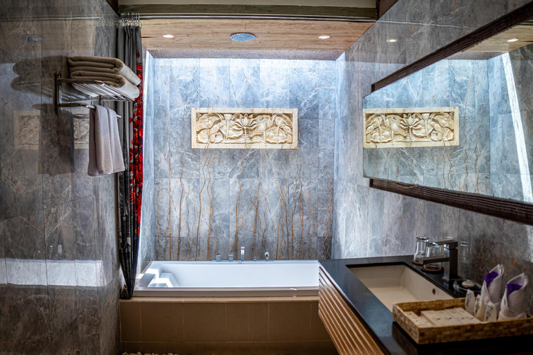 Bathroom 12