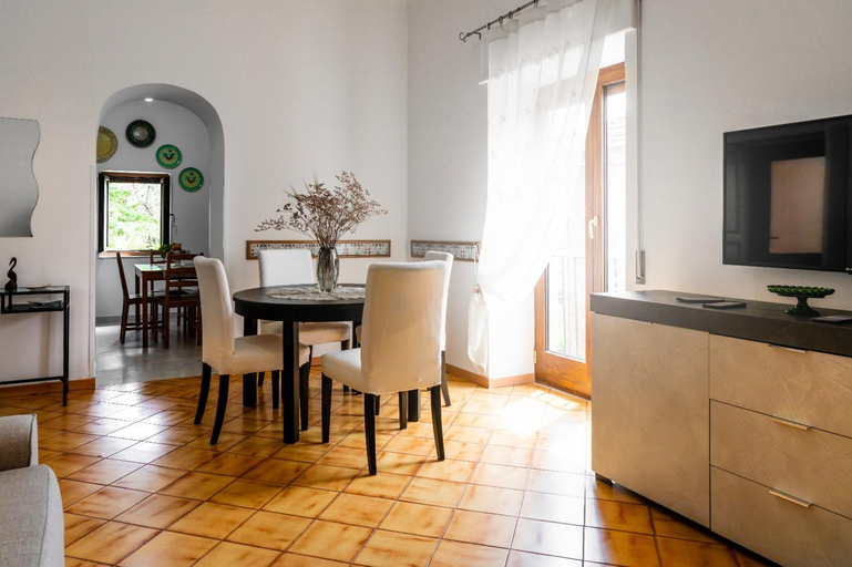 Others 4, Casa Ermelinda, Napoli