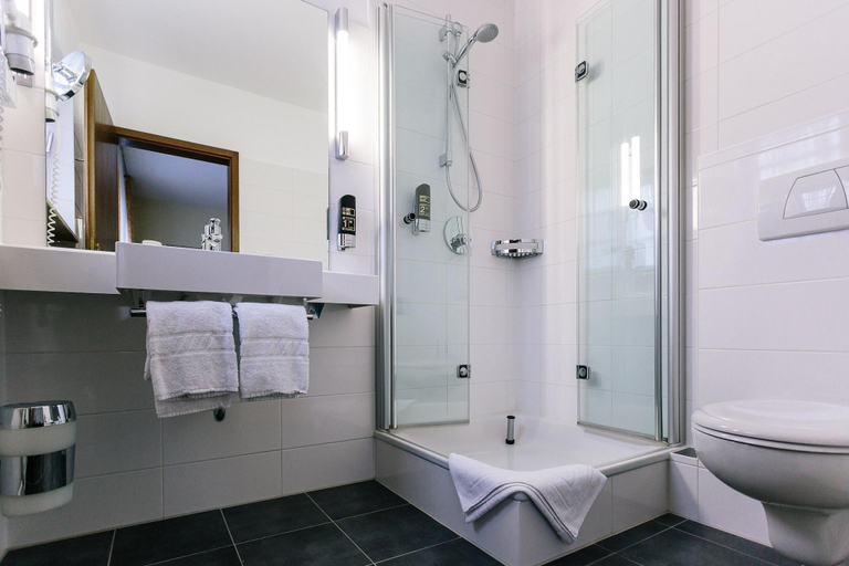 Bathroom 3, Hotel-Restaurant Fronmahle, Bad Dürkheim