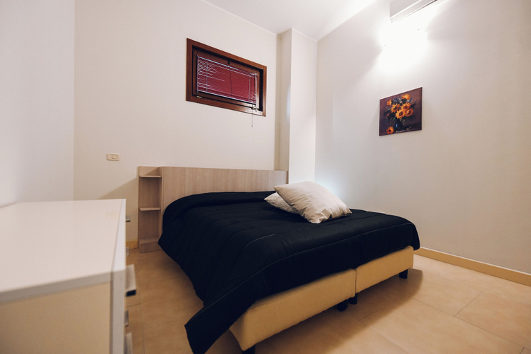Bedroom 3, Verso Oriente, Brindisi