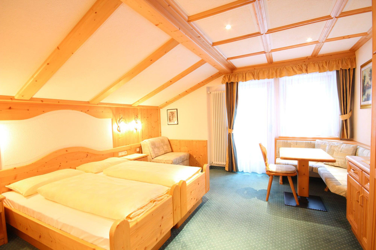 Bedroom 3, Pension Maria, Bolzano