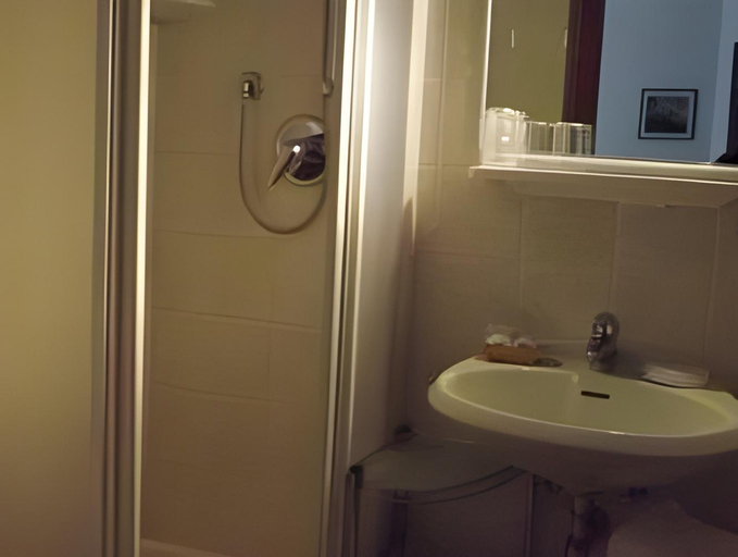 Bathroom 4, HOTEL GARNi NORMA, Trento