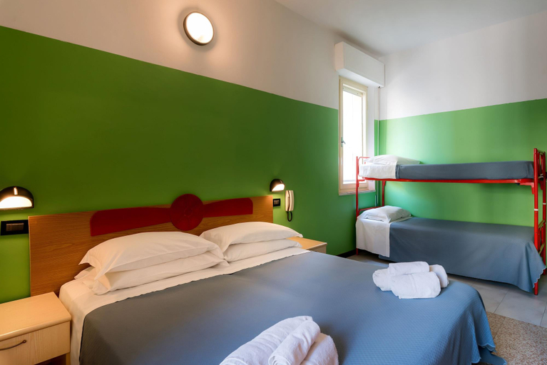 Bedroom 2, Hotel Berna, Rimini